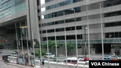 香港警方在胡錦濤入住的酒店，及新舊香港特首交接的場地會議展覽中心一帶加強保安措施