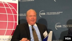 全美亚洲研究所(NBR)副总裁甘浩森(Roy Kamphausen)2019年6月19日主持一场研讨会（美国之音黎堡）