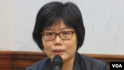 台湾文化部人文及出版司副司长王淑芳 (美国之音张永泰拍摄)
