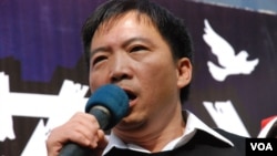 香港民主黨立法會議員胡志偉提出對行政長官梁振英的不信任動議