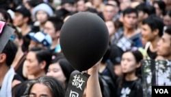 6-16黑色反送中遊行人士要求撤回送中條例。(美國之音湯惠芸拍攝)