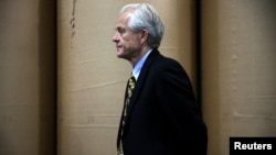 納瓦羅2018年6月21日隨川普總統出席一場活動（路透社）