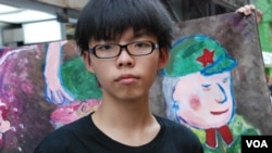 學民思潮召集人黃之鋒表示，當局推行的國民教育科會握殺學生的思想自由