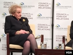 前美國國務卿奧爾布賴特 (美國之音記者莉雅拍攝)