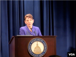 瑞洁在家庭研究委员会发表讲话(美国之音诗萌拍摄)