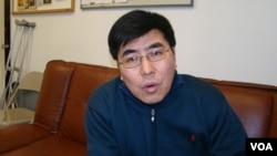 纽约市立大学史丹顿岛学院政治学教授夏明