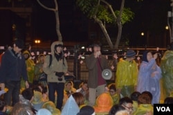 “雨中曲” （美国之音申华拍摄）