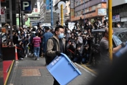 港警搜查立場辦公室，帶走多箱證物（2021年12月29日）