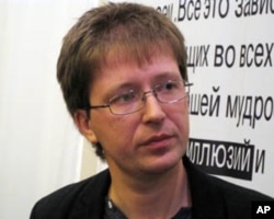 >主编索尔达托夫