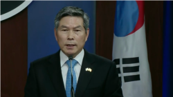 韩国防长郑景斗2020年2月24日在五角大楼见记者（美国国防部视频截图）