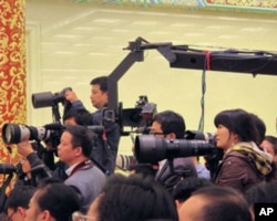 记者会上的摄影和摄像记者