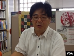 東京大學教授木宮正史接受美國之音採訪。 （美國之音小玉拍攝）