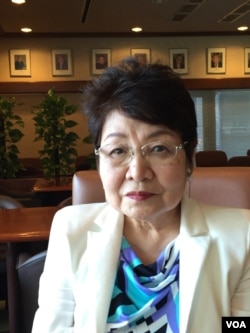 东京福祉大学国际交流中心主任远藤誉（美国之音歌篮拍摄）