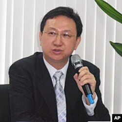 台灣政治大學國家發展研究所教授童振源