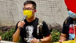社民連主席黃浩銘身穿印有中共創始人之一陳獨秀頭象的黑色T恤，呼籲中共毋忘建黨初心 (美國之音湯惠芸)