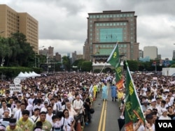 2019年6月23日台灣人在總統府前的凱達格蘭大道上集會，抗議中國通過紅色媒體影響台灣政治、侵蝕台灣自由民主。（蕭洵拍攝）