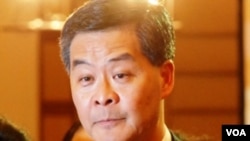 香港行政長官梁振英表示，推行國民教育不是政治任務(美國之音湯惠芸)
