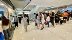 沙田一间阿布泰分店外，顾客大排长龙，秩序良好 (美国之音/汤惠芸)