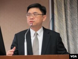 台灣執政黨民進黨立委賴瑞隆（美國之音張永泰拍攝）