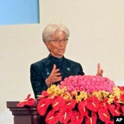 拉加德发表讲话