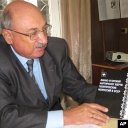 阿波洛莫夫教授和他撰寫的蘇共政治迫害歷史書籍