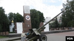 莫斯科郊外的一處二戰蘇聯紅軍紀念碑。 （美國之音白樺拍攝）