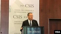 美国驻港澳总领事唐伟康2017年6月13日在华盛顿智库战略与国际研究中心就香港回归20周年发表主题演讲。（美国之音林枫拍摄）