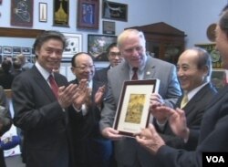 台灣代表團會美國眾議院外交事務委員會亞太小組主席夏伯特(來源：台灣駐美代表 處)