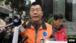 中華保釣協會秘書長黃錫麟(美國之音申華拍攝)