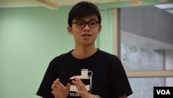 學民思潮發言人黎汶洛表示，擔心有泛民主派立法會議員「轉軚」支持港府基於人大「8-31框架」提出的政改方案。(美國之音湯惠芸拍攝)