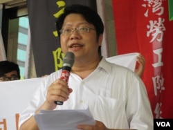 反黑箱服貿民主陣線召集人賴中強（美國之音張永泰拍攝）