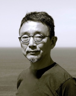 京都艺术大学艺术研究院教授小崎哲哉( Tetsuya Ozaki )（照片提供: 小崎哲哉）