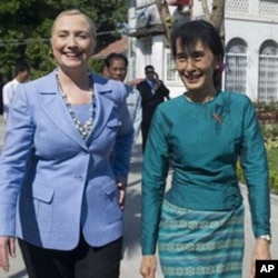 美国国务卿希拉里.克林顿访缅期间会晤昂山素季