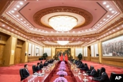 中國國家主席習近平與南蘇丹總統基爾2018年8月31日在北京人民大會堂會晤。基爾 到北京參加9月3日至4日舉行的中非合作論壇。