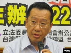 台湾声援中国人权律师网络副召集人顾立雄律师（美国之音张永泰拍摄）