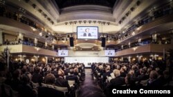 2019年2月15日德意志聯邦共和國國防部長馮德萊恩在慕尼黑安全會議中央大廳發表講話 (慕尼黑安全會議網站知識共享圖片)