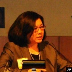 紐約市立大學亞裔研究所行政總監鄧妙蘭