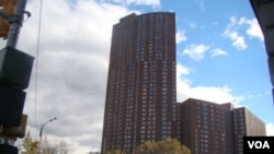 華埠地標孔子大廈, 華裔居民佔80% (攝影﹕美國之音宋德成)