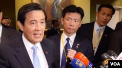 馬英九向在場記者提及台灣對外關係（美國之音包小祥拍攝）