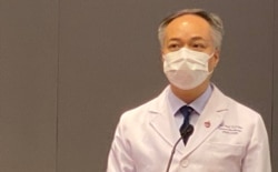 香港中文大學醫學院微生物學系系主任陳湘基表示，偵測隱性新冠感染比率的研究成果，對國際防疫都有參考價值。（美國之音湯惠芸攝）