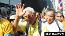 香港荣机主教陈日君参加4.28 反逃犯条例大游行 （美国之音记者申华拍摄）