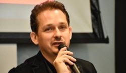 无国界记者组织东亚办事处执行长艾玮昂 (美国之音汤惠芸拍摄)