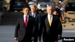 2018年10月31日时任美国防长的马蒂斯欢迎韩国防长郑景斗访问五角大楼（路透社）