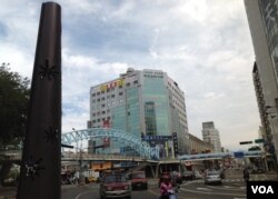 梁建忠的太太陳美寶認為台中的天氣比較好，環境也較台北寬廣，決定移民到台中生活。 （美國之音湯惠芸 攝）