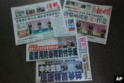 香港各大報章星期六頭版頭條大篇幅報道首場行政長官選舉電視論壇