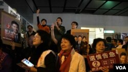 建制派助選團 (美國之音特約記者 湯惠芸拍攝 )