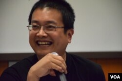 香港嶺南大學文化研究系副教授陳允中。（美國之音湯惠芸攝）