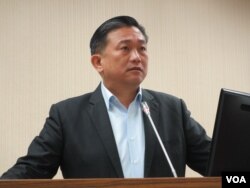 台湾执政党民进党立委王定宇 (美国之音张永泰拍摄)