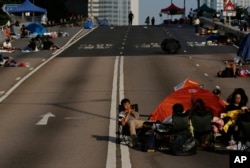 香港學生和市民發起的爭取真普選的佔領行動，10月6日進入第9天。仍然有示威人士佔領在政府總部附近的行車道。