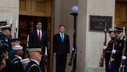 美國國防部長埃斯珀2020年2月24日接待南韓國防部長鄭景鬥訪問（美國國防部照片）